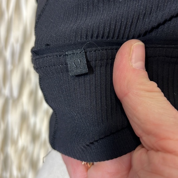 Lululemon Energy Bra Long Line Texture in Black Size 10 - Picture 5 of 10